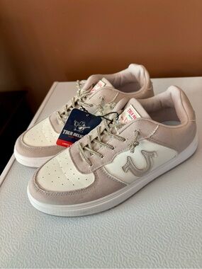True Religion Beige and White Casual Low-Top Sneakers rhinestone laces BRAND NEW